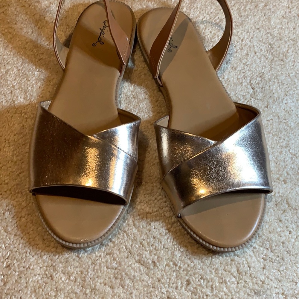 Metallic rose slide-on sandal